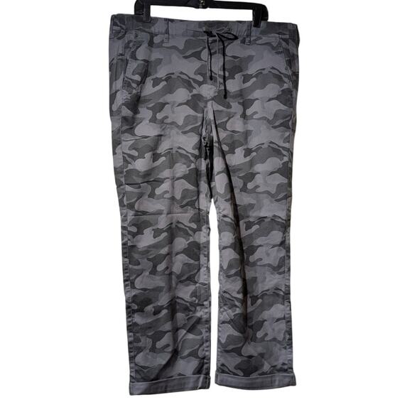 Torrid NWT Weekend Mid-Rise Straight Stretch Twill Camo Cadet Grey 2R (2X) - Picture 1 of 11